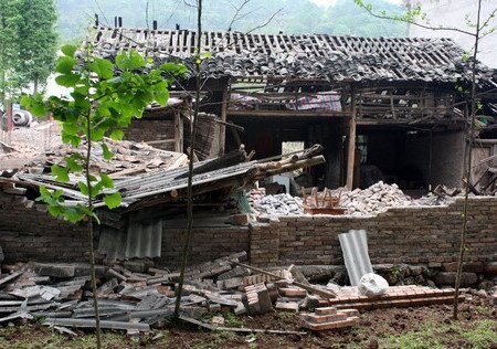 蘆山救災日記4──房屋百分百倒塌的仁加村 - 图像