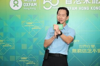 香港樂施會高級顧問陳智思分享與樂施會的淵源，並呼籲各界一起合作，參與扶貧工作。