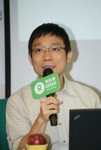 乐施会署理香港项目经理蔡文杰表示，1人住户的研究结果与2013年贫穷线有较大分别，原因之一是1人及2人住户当中不少是没有入息的长者，令这两类住户的入息中位数被大大拉低。