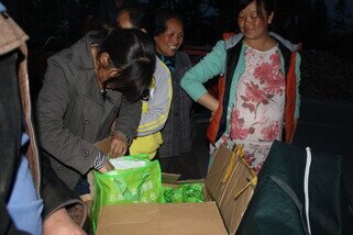 Oxfam distributed first batch of emergency supplies in Longmenxiang, second batch to reach Ya'an next day