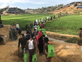 In Thengkhali refugee camp, Oxfam has distributed food parcels and relief items to refugees to prevent the outbreak of cholera. (Photo: Bekki Frost/Oxfam)