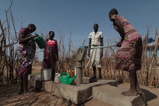 Oxfam constructed a water system with a bore to provide water to the people. (Photo: Bruno Bierrenbach Feder/Oxfam)