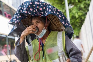 Di, 64, is one of the Food and Environmental Hygiene Department’s outsourced street cleaners. Since she relies heavily on the income she makes each day, she only takes one day off a month. 